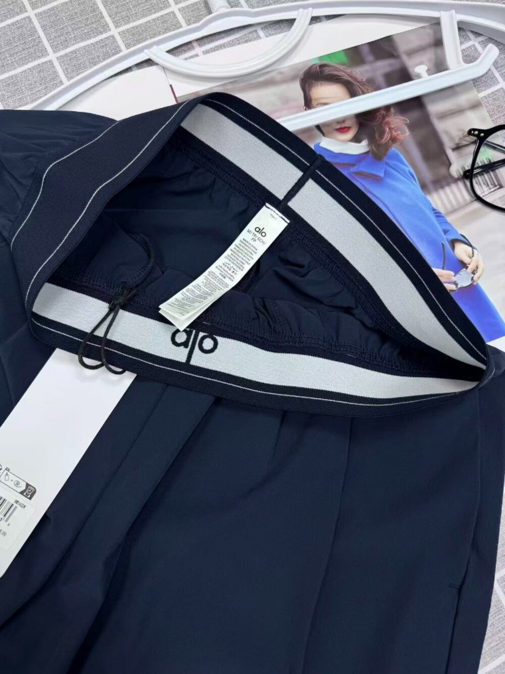 Brand new 💙🎐ALO  Yoga Navy Blue  Suit Up Trouser（ Regular 30-inch inner seam ） - Picture 4 of 8